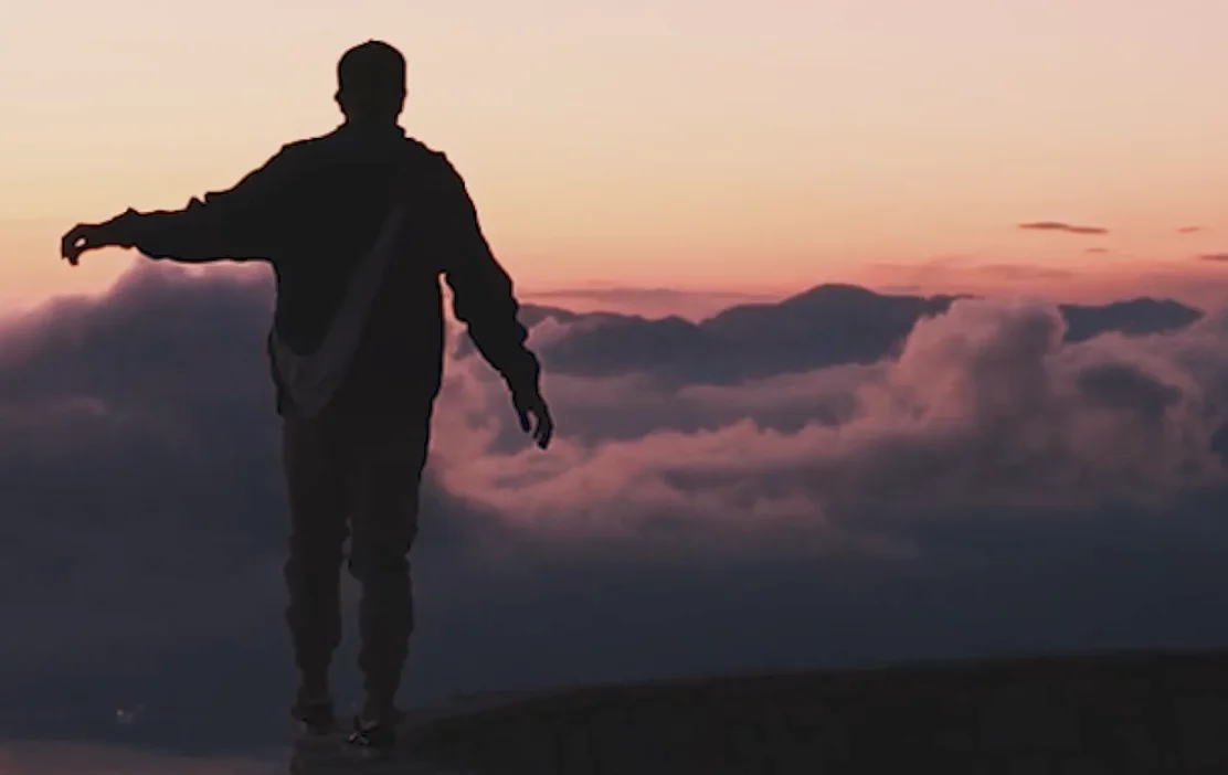 لا تبقَ حبيس أفكارك