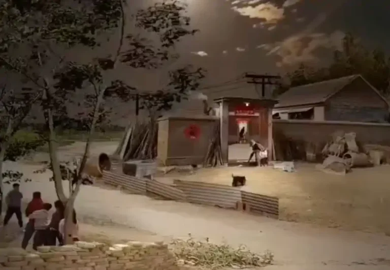 الذين آمنوا وتطمئن قلوبهم بذكر الله ألا بذكر الله تطمئن القلوب